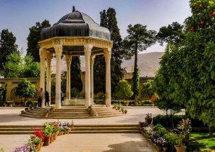 آرامگاه لسان الغیب حافظ شیرازی 